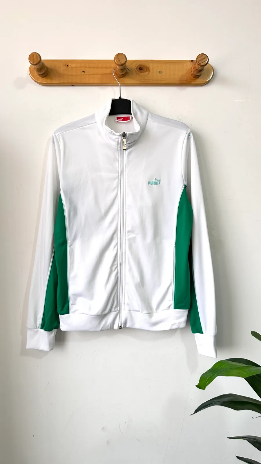Casaca Deportiva Puma, detalle 1