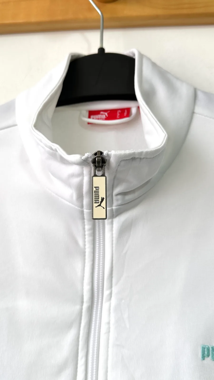 Casaca Deportiva Puma, detalle 2